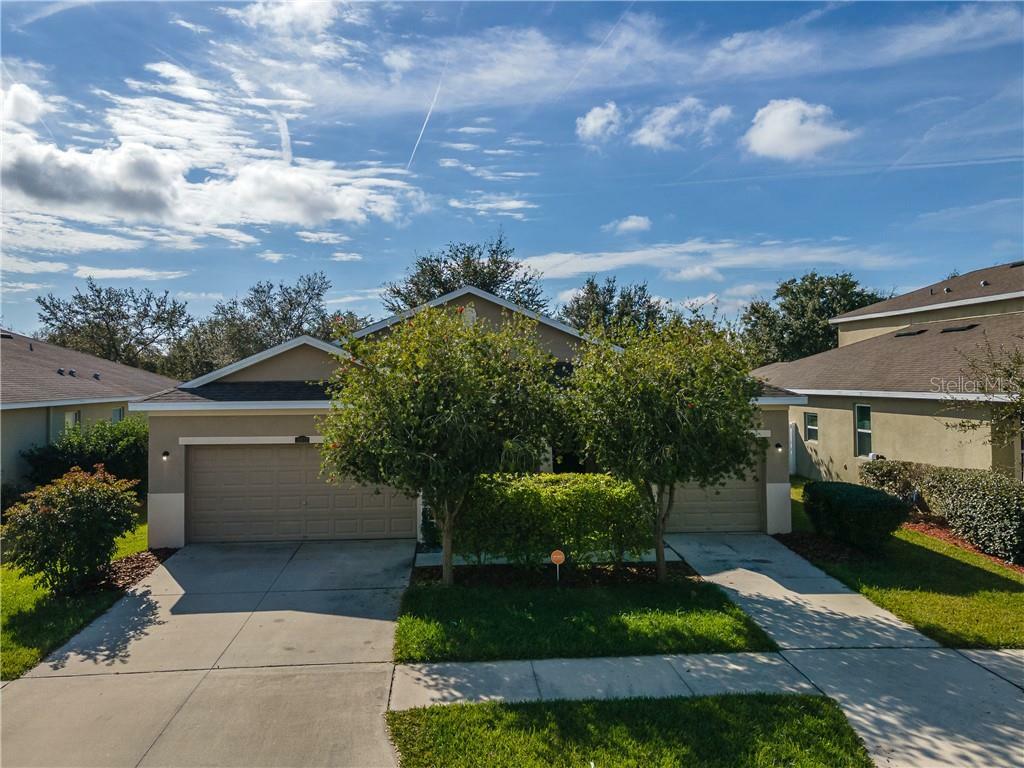 Property Photo:  12422 Fairlawn Drive  FL 33579 