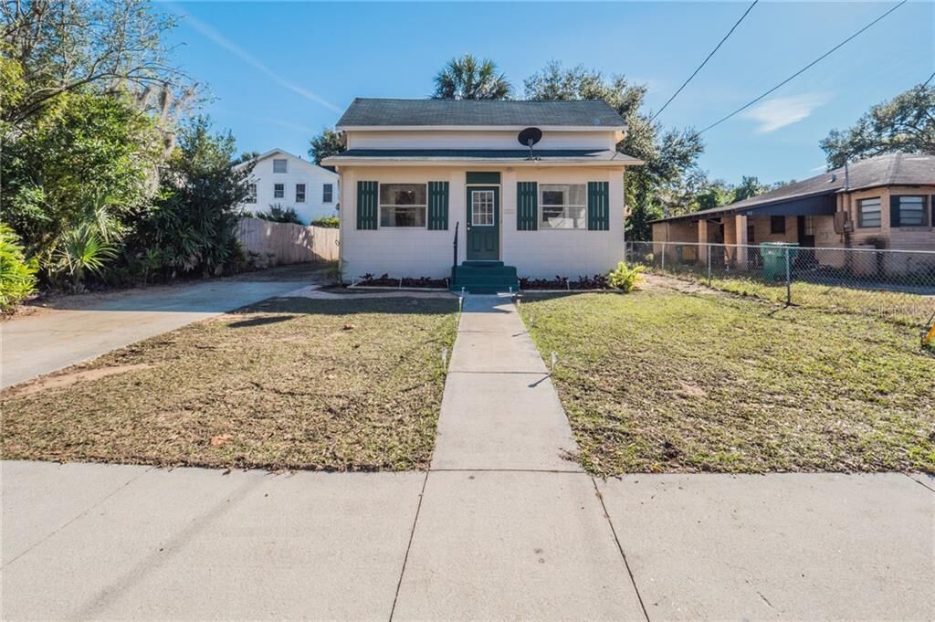Property Photo:  322 Palm Ave  FL 32726 