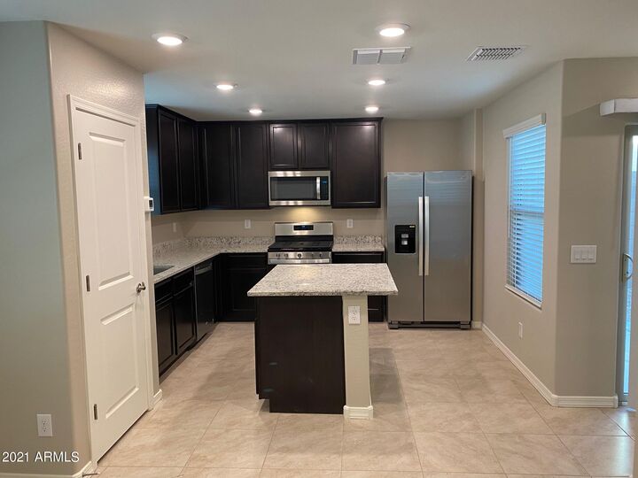 Property Photo: 8048 W Agora Lane AZ 85043