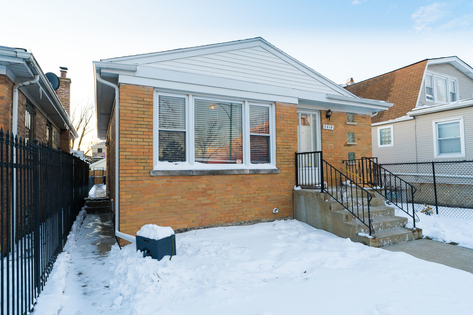 Property Photo: 2510 N Normandy Avenue IL 60707