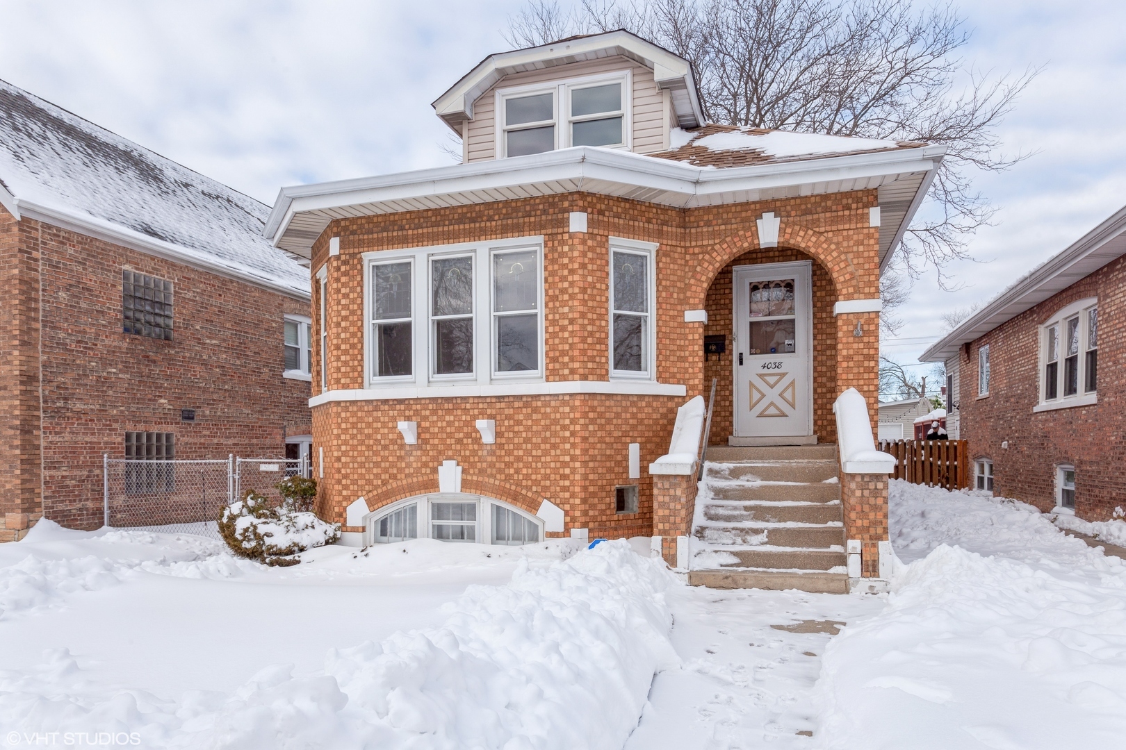 Property Photo: 4038 Grove Avenue IL 60402
