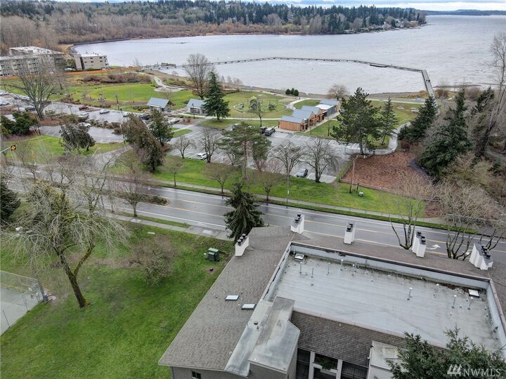 Property Photo: 9330 NE Juanita Dr 403 WA 98034