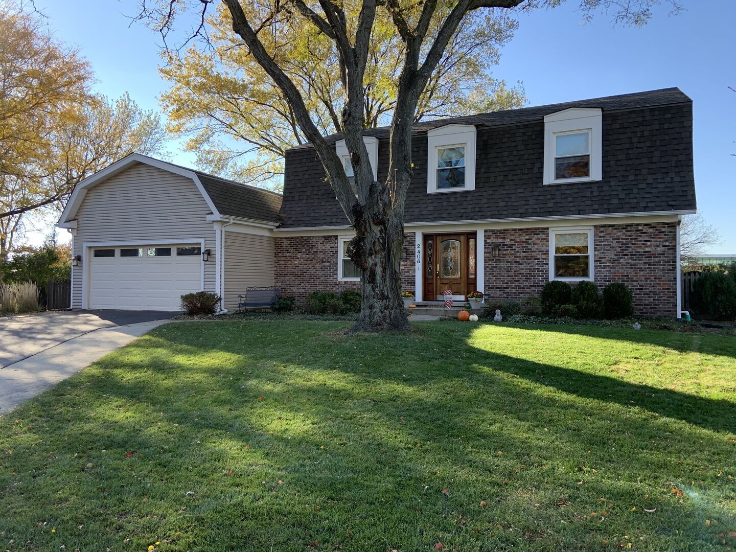 Property Photo: 2406 Danbury Court IL 60134