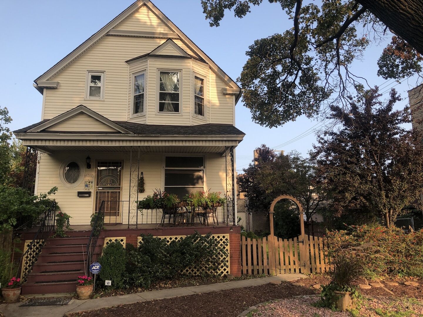 Property Photo: 4017 N Springfield Avenue IL 60618