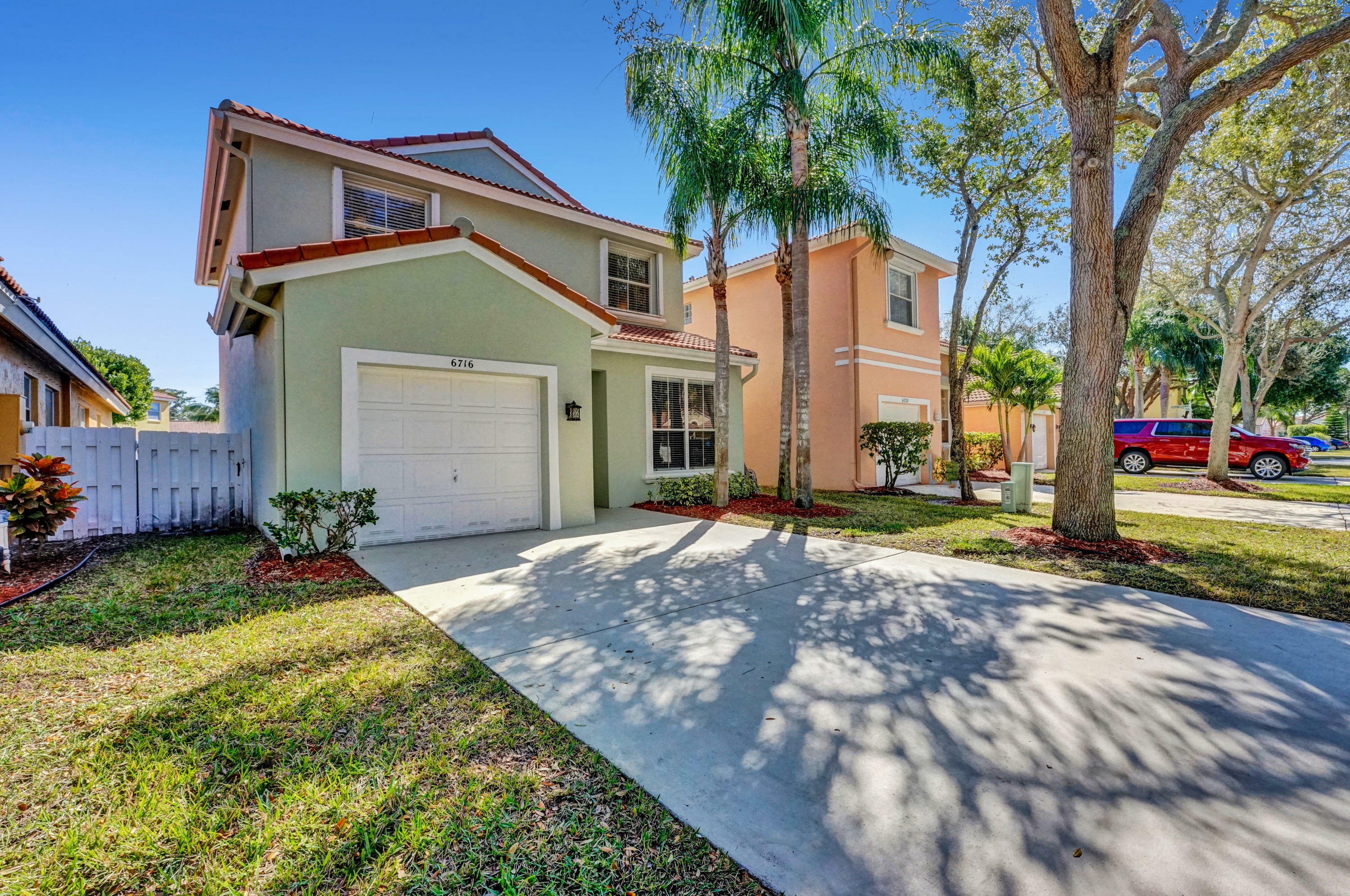 Property Photo:  6716 Green Island Circle  FL 33463 