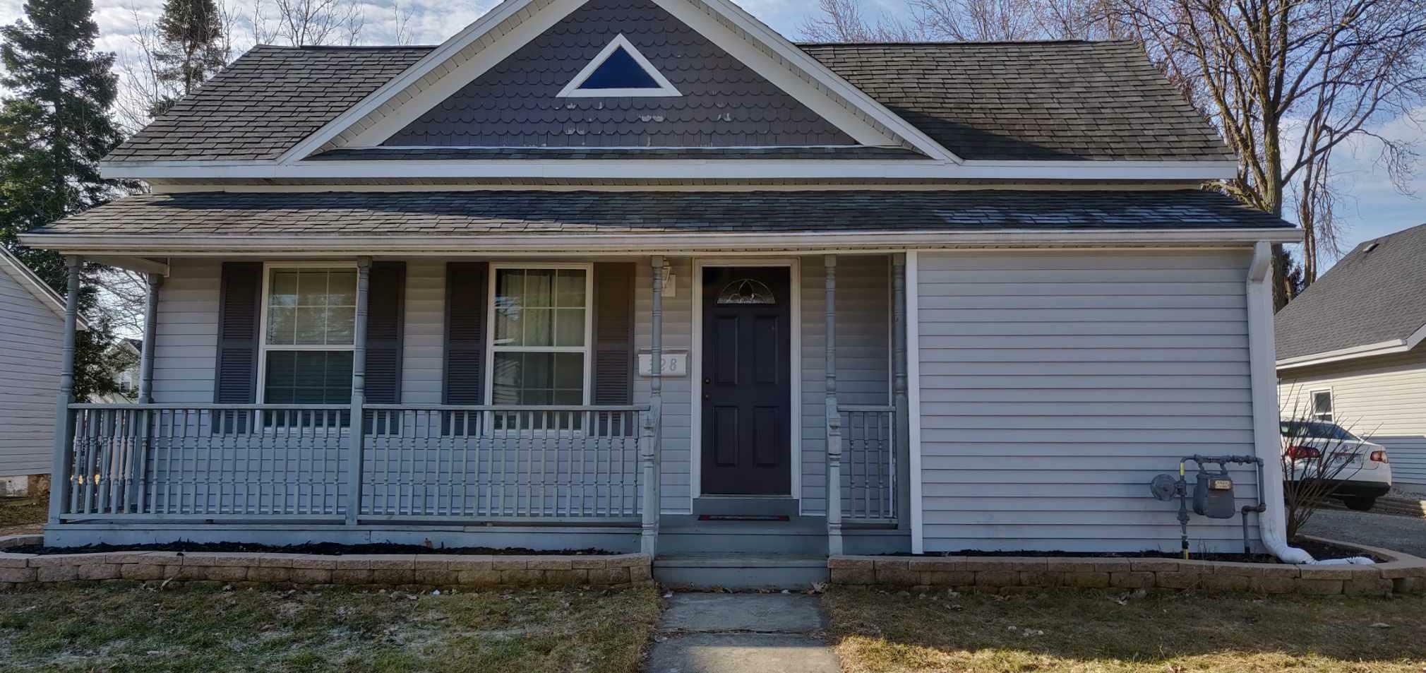 Property Photo:  328 E Oak St  WI 53039 