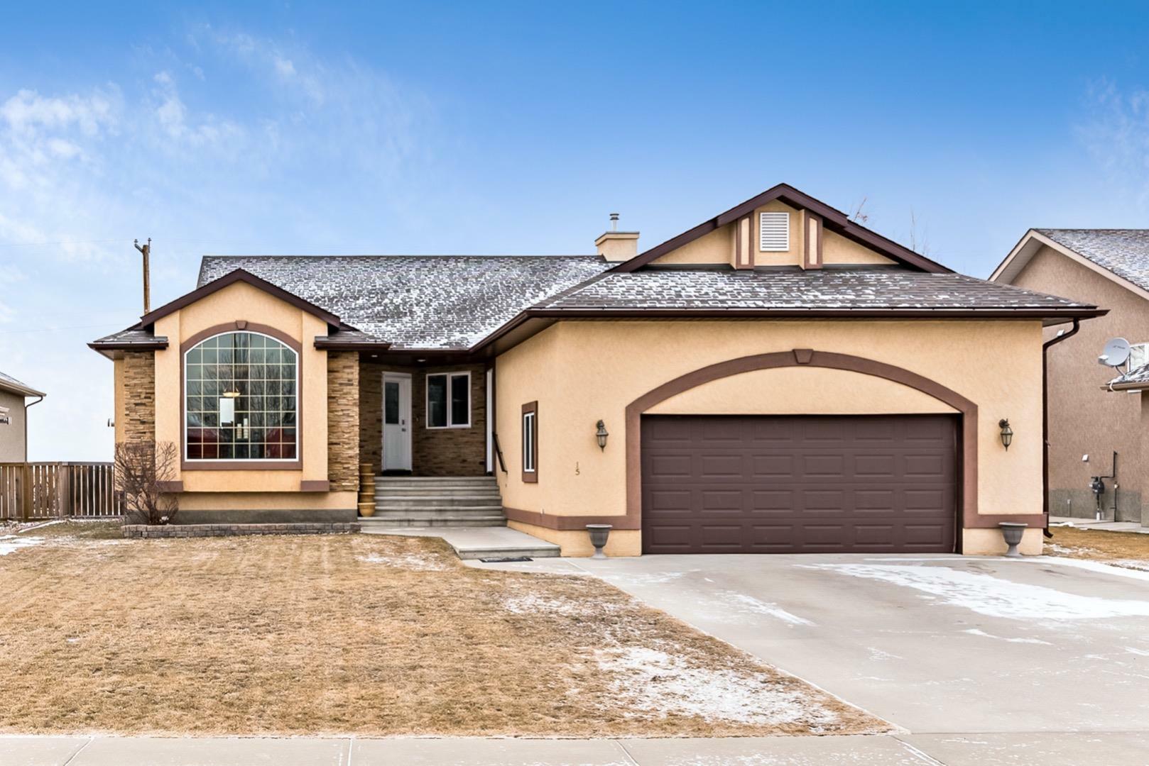 Property Photo: 15 Link Spur AB T0L 0T0