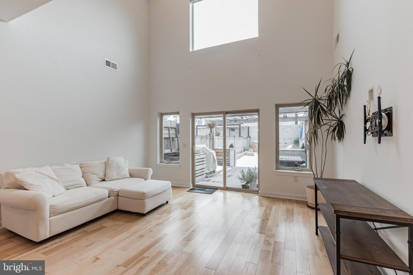 Property Photo: 1320 E Eyre Street PA 19125