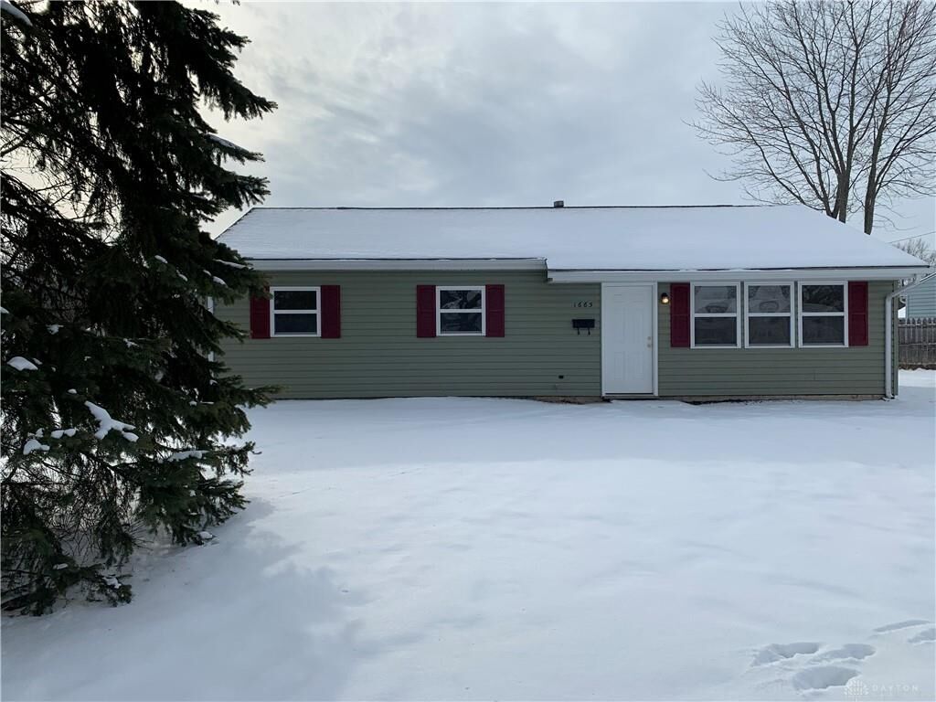 Property Photo: 1665 Catskill Lane OH 45432