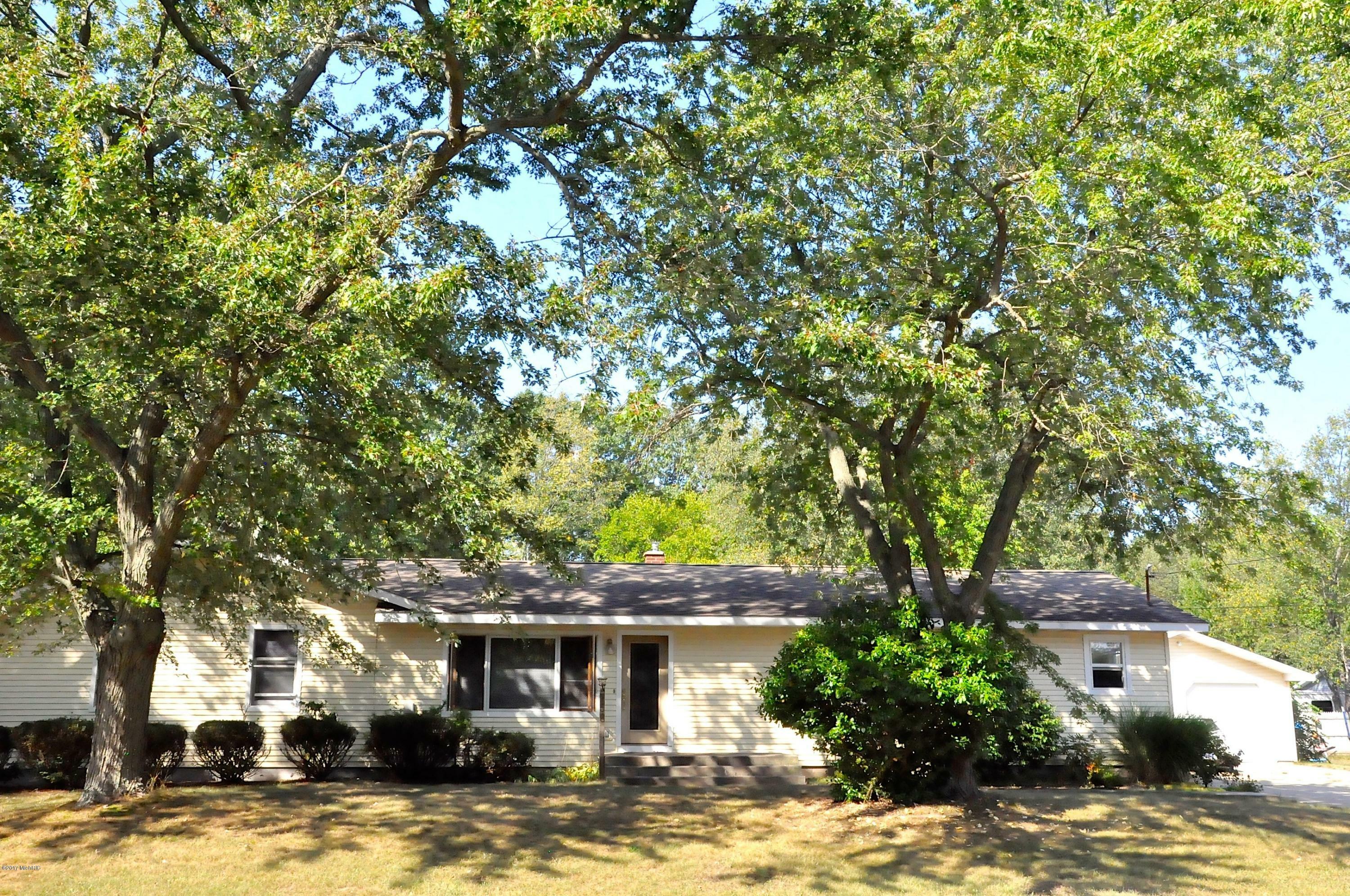 Property Photo: 756 Saunders Avenue MI 49423