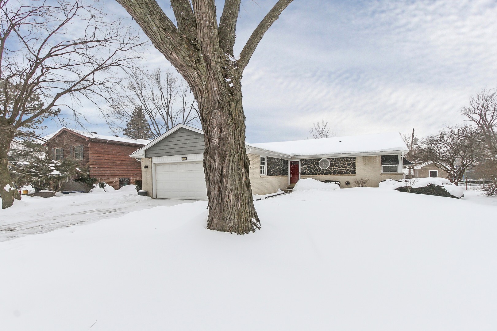 Property Photo: 1770 E Euclid Avenue IL 60056