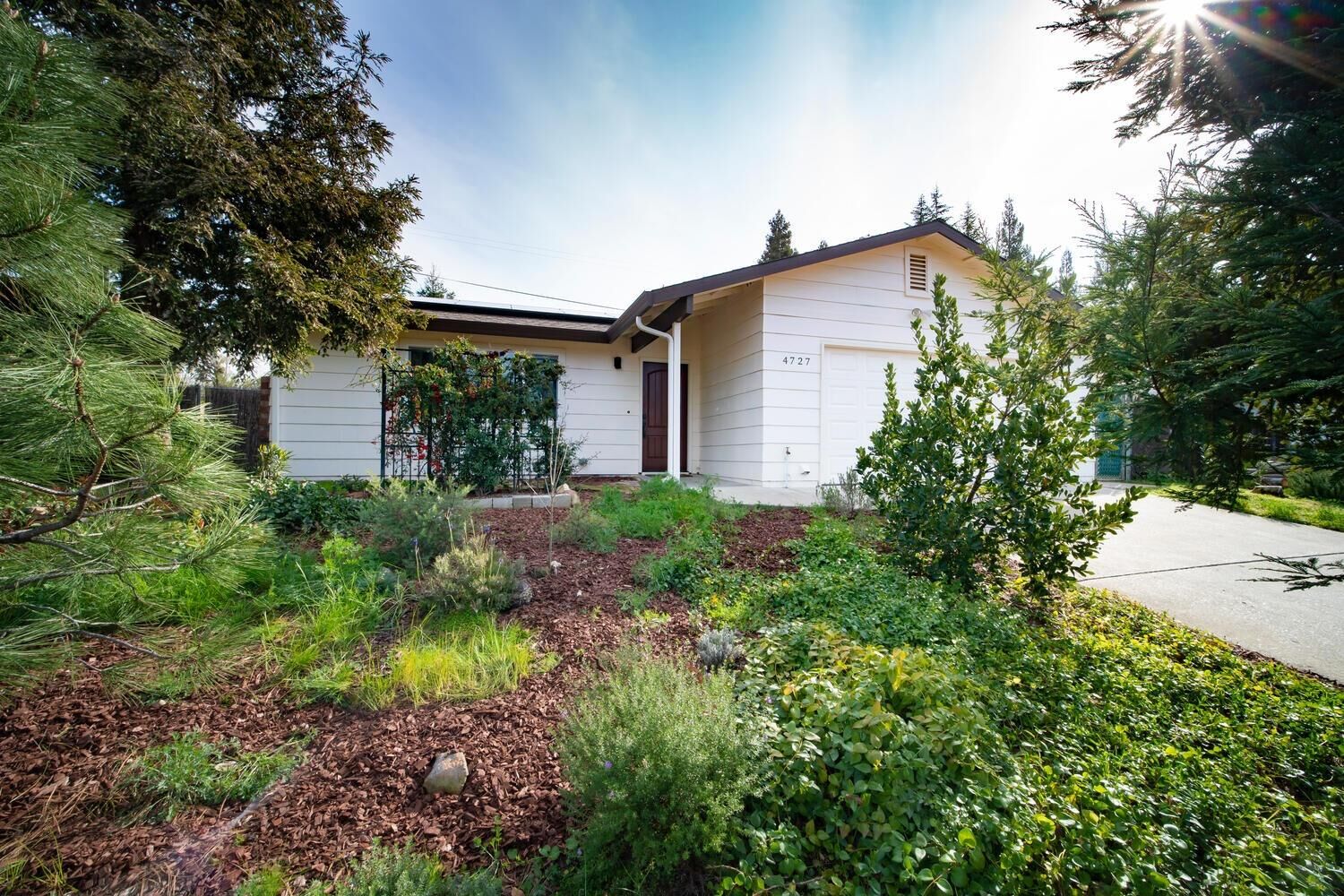 Property Photo: 4727 Northglen Street CA 95746