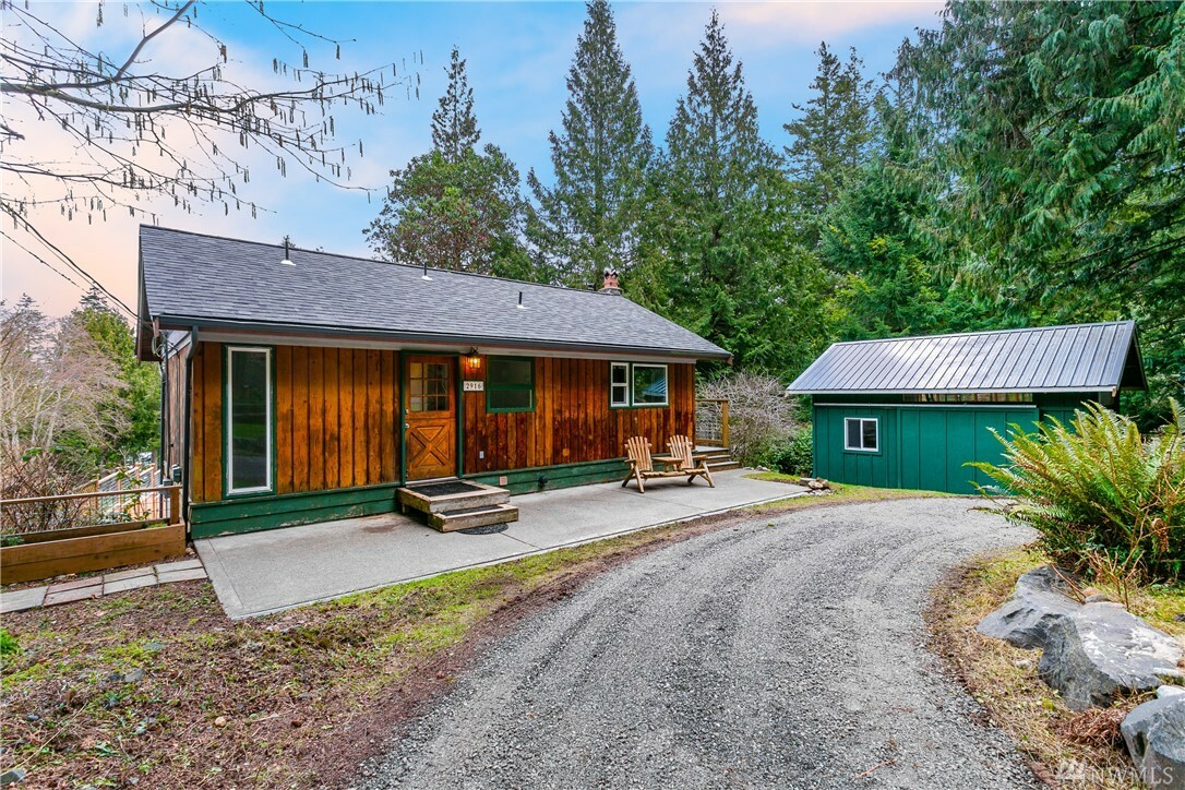 Property Photo:  2916 Cedar Ave  WA 98262 