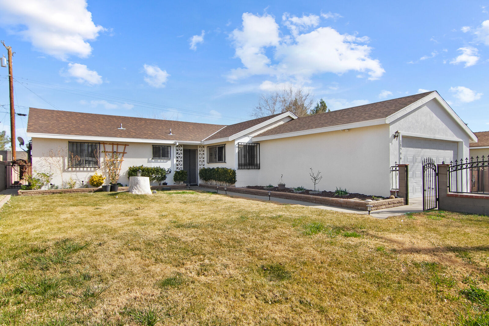 Property Photo:  38544 E 35th Street  CA 93550 