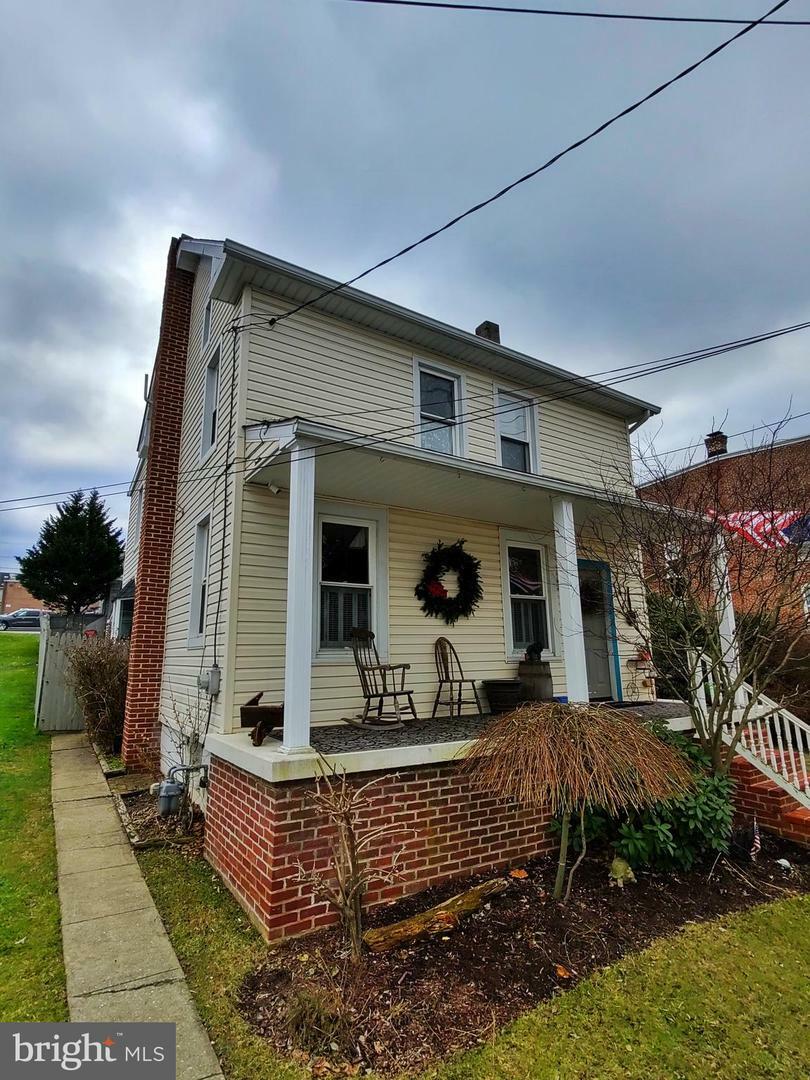 46 W Maple Street  Dallastown PA 17313 photo