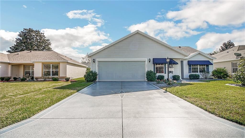 Property Photo: 1271 Deerfield Lane FL 32162