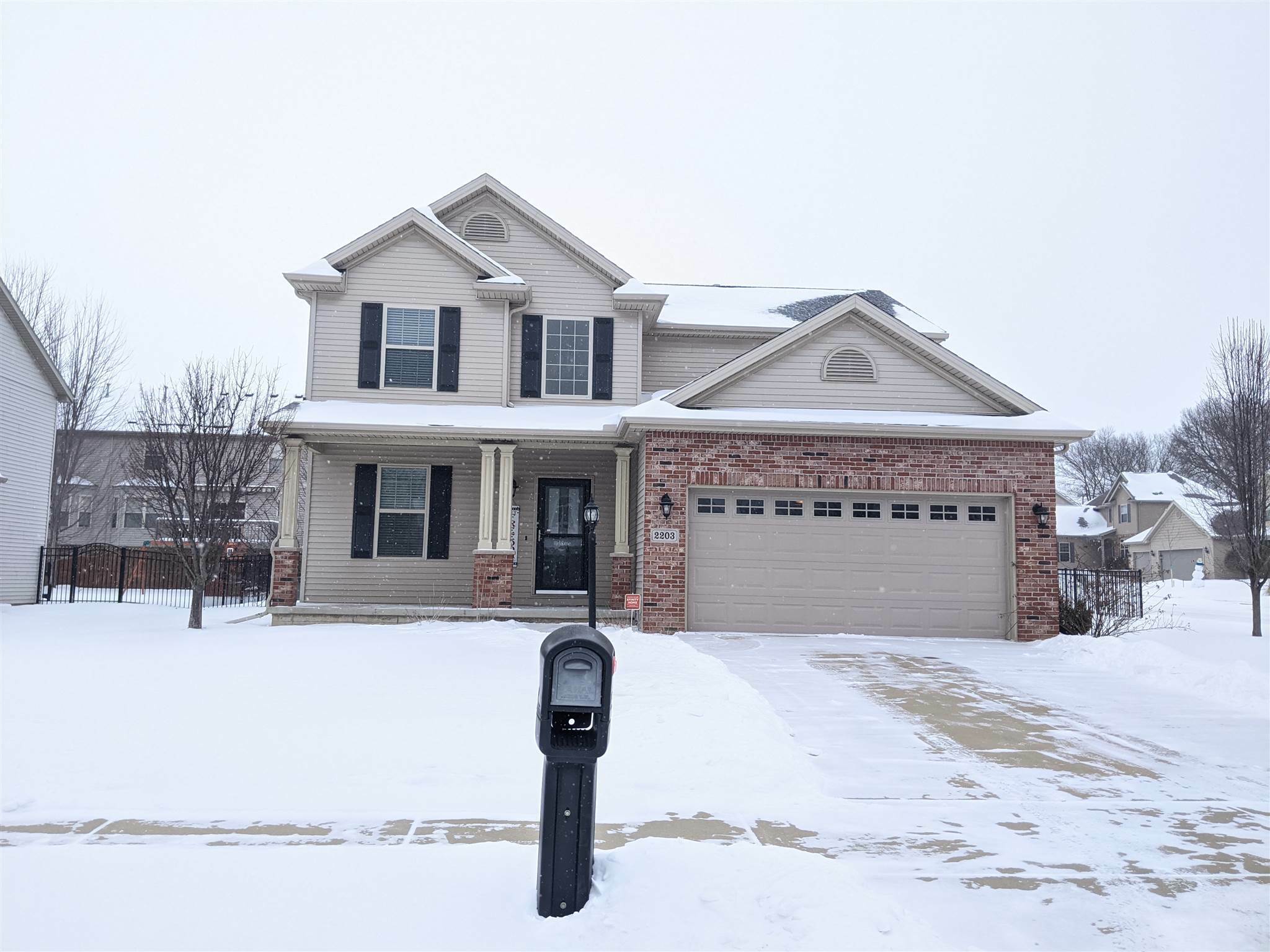 Property Photo: 2203 W Paddington IL 61615