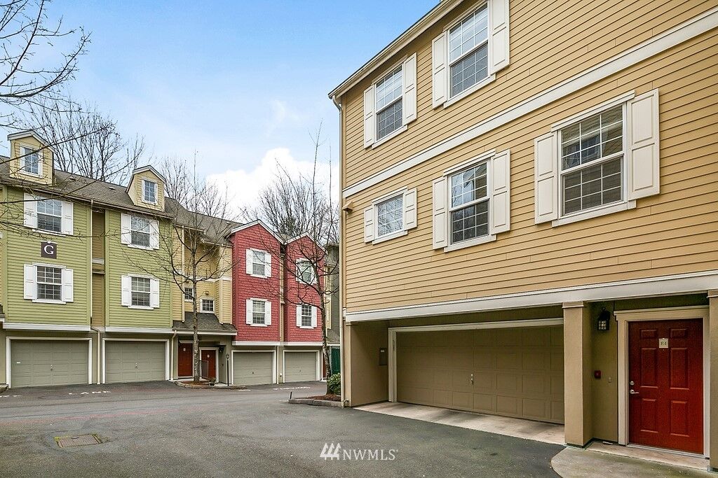 Property Photo:  1800 NE 40th Street F1  WA 98056 