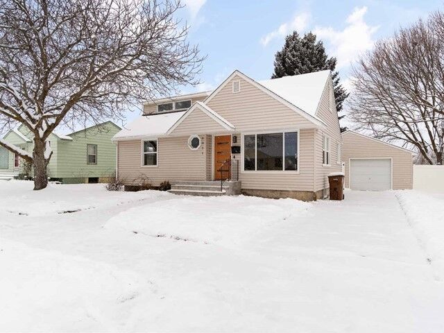 Property Photo: 5921 N Ridgeview Pl WA 99205