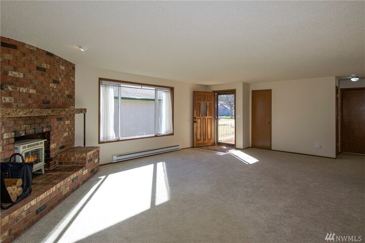 Property Photo: 1529 W 7th St WA 98363