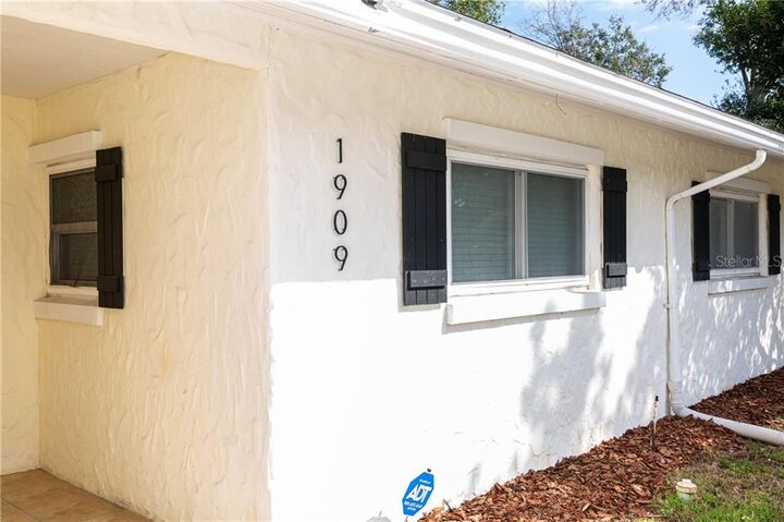 Property Photo:  1909 Natalen Road  FL 32792 