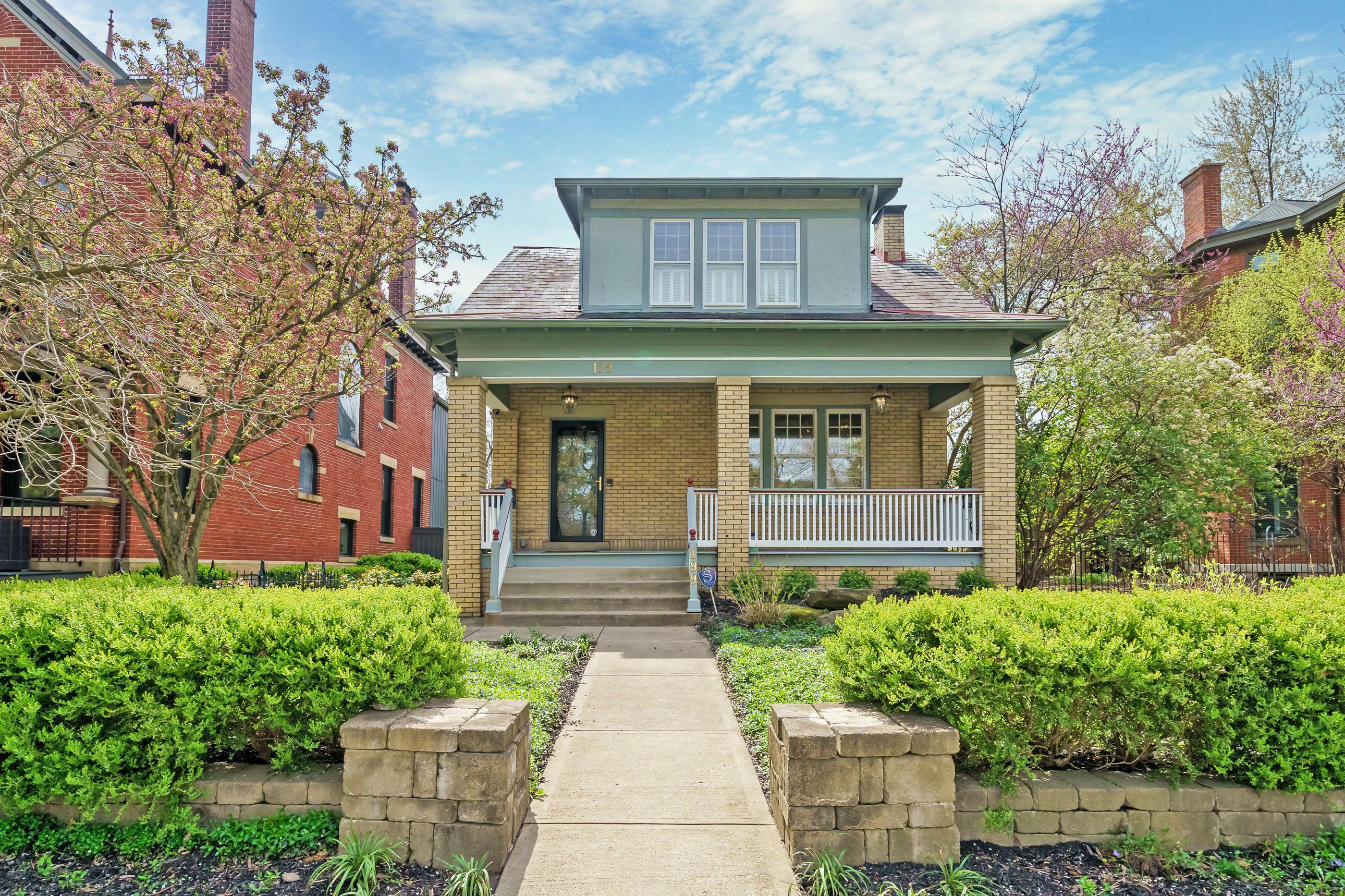 Property Photo: 199 E Deshler Avenue OH 43206
