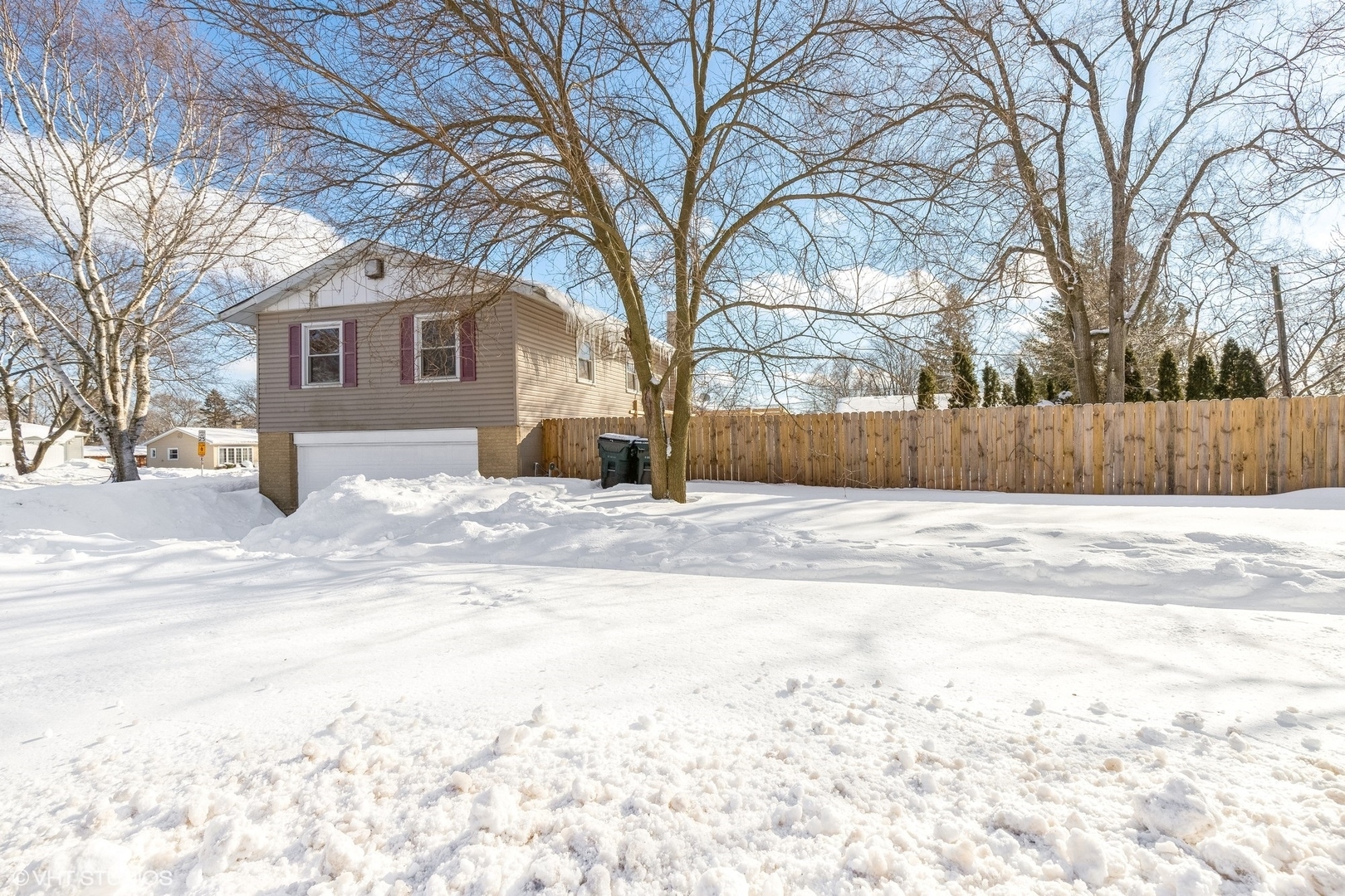 Property Photo:  739 Bonniebrook Avenue  IL 60060 