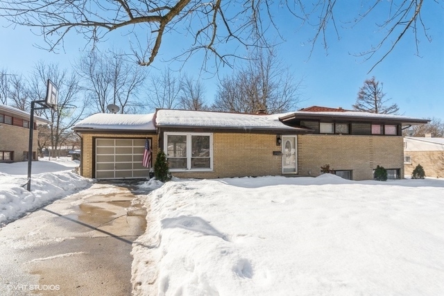 Property Photo: 110 Briar Lane IL 60542