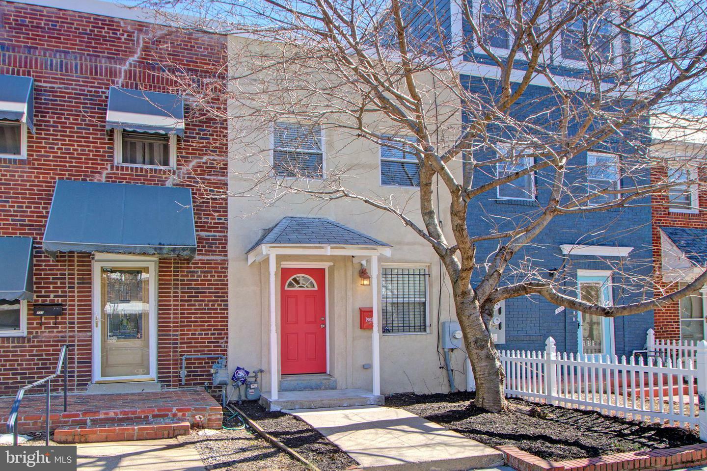 Property Photo:  431 20th Street NE  DC 20002 