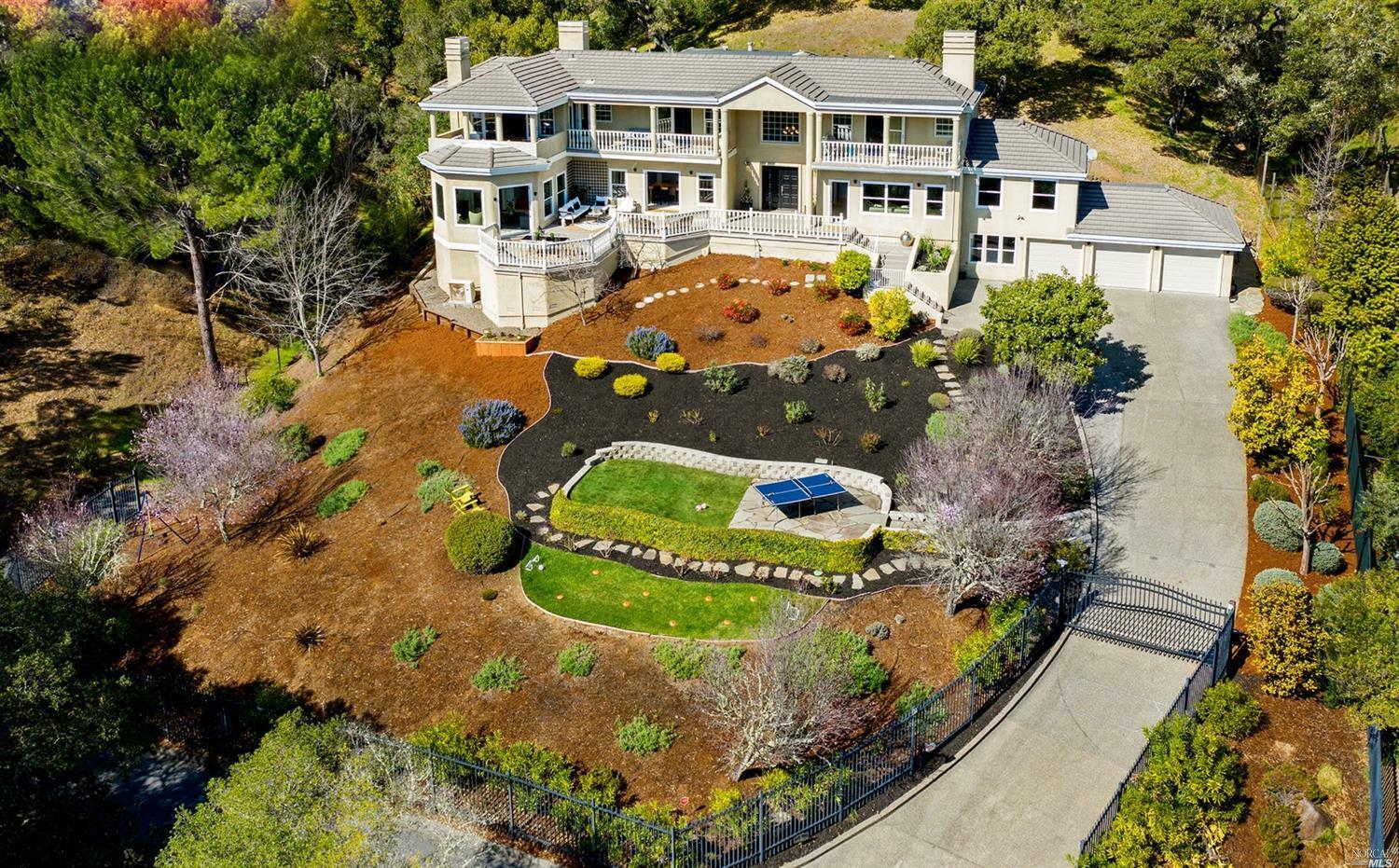 Property Photo: 3 Heatherstone Lane CA 94903