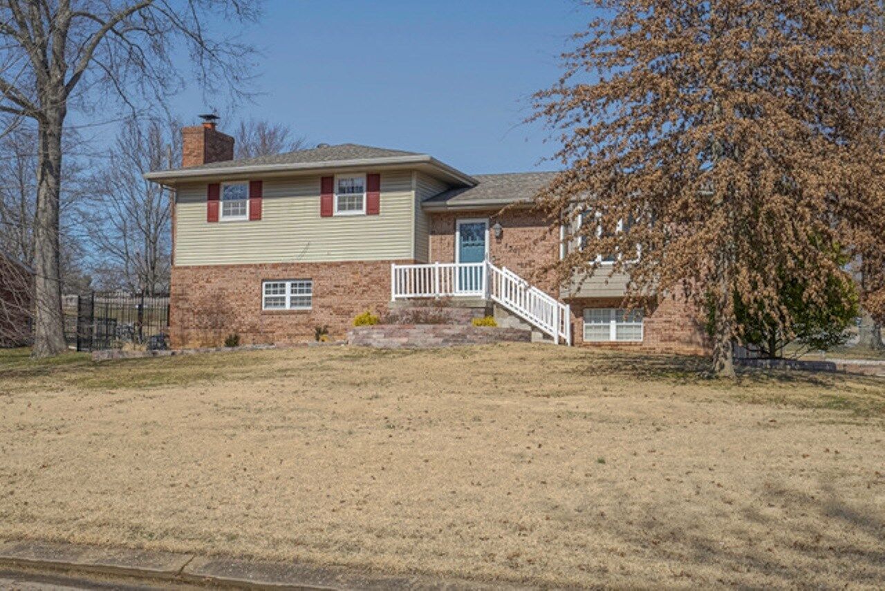 Property Photo:  7501 Greenbriar Drive  IN 47710 