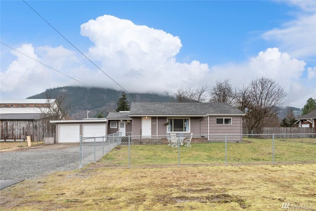 Property Photo: 660 Sauk Ave WA 98241