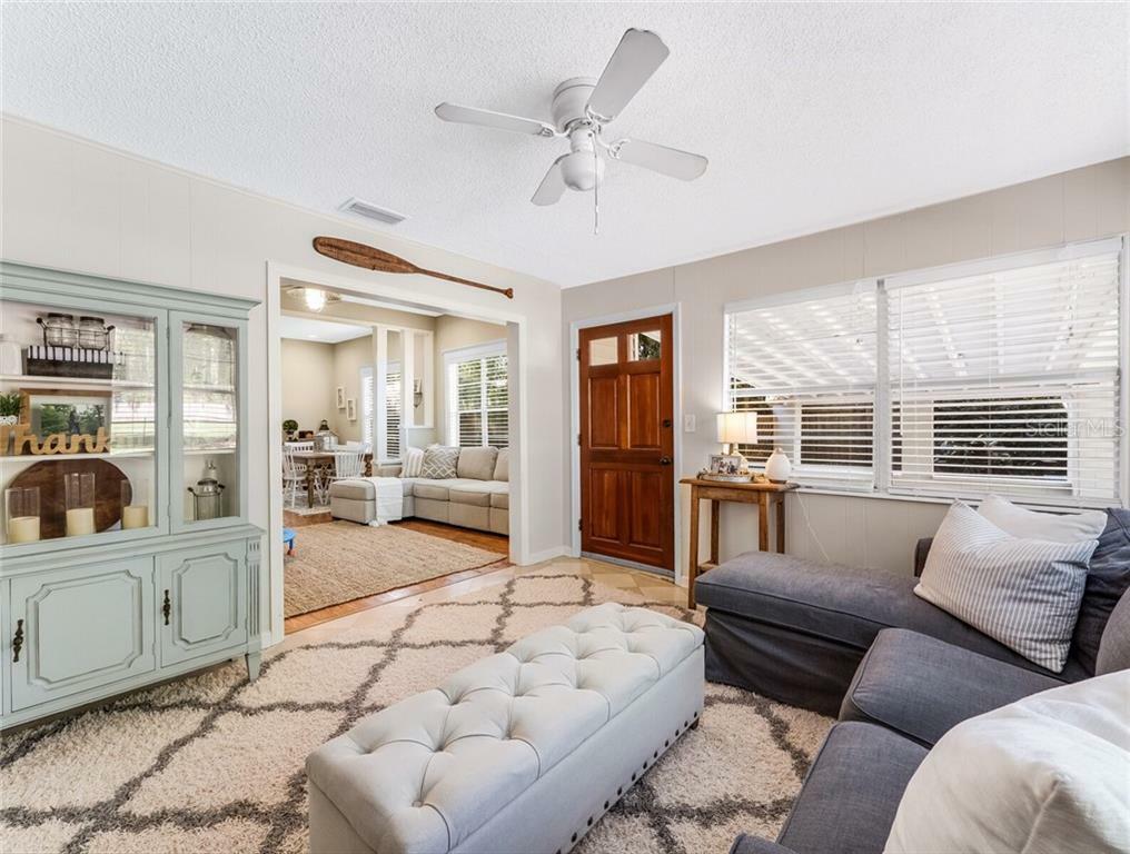 Property Photo: 815 Hand Avenue FL 34232