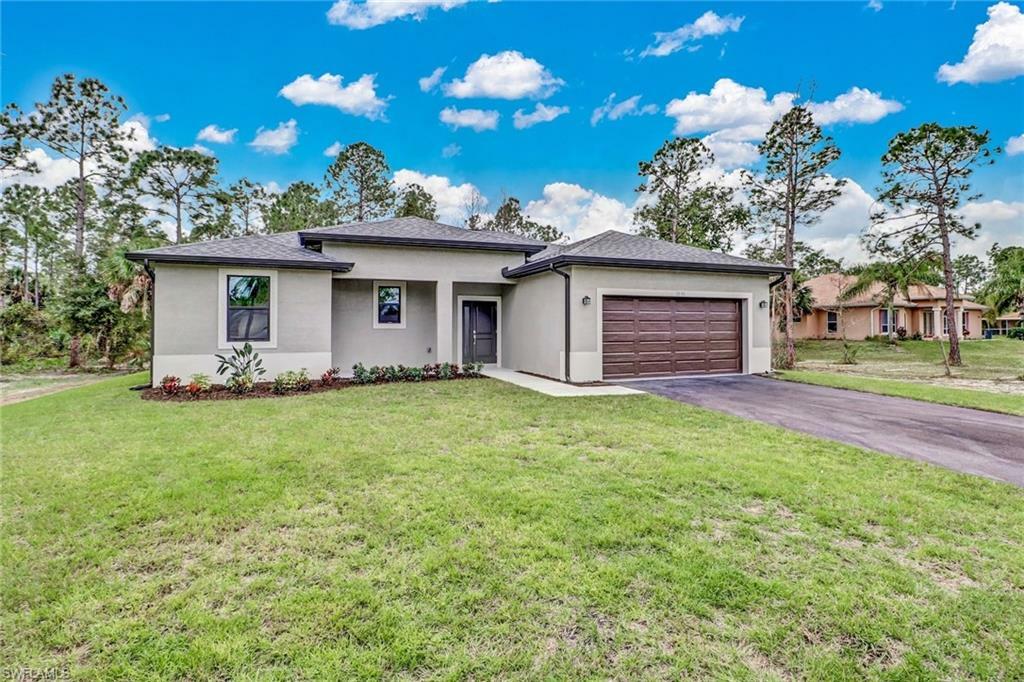 Property Photo: 2547 58th Avenue NE FL 34120