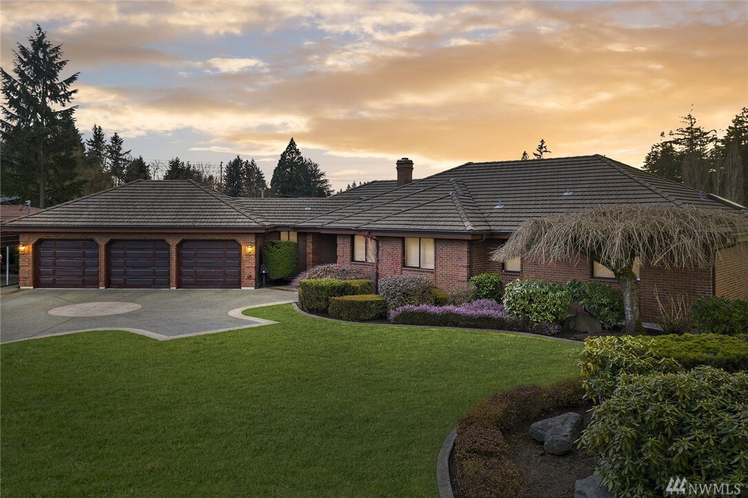 Property Photo: 2910 13th St SW WA 98373