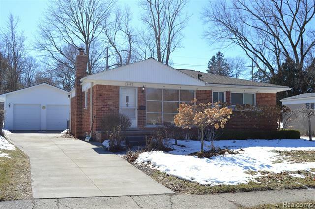 Property Photo:  606 Knight Street  MI 48381 