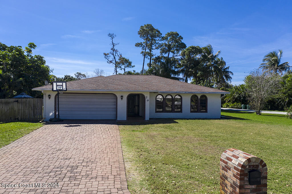 Property Photo: 70 Venetian Way FL 32937