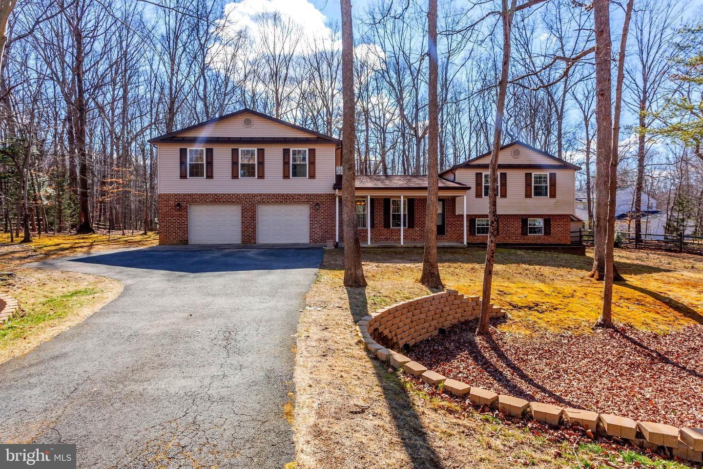 Property Photo: 8025 Gracie Drive VA 20112