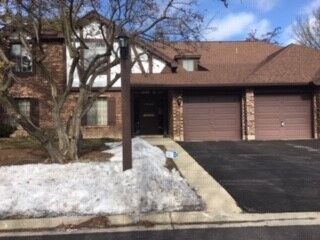 Property Photo: 1607 Thames Court B IL 60189