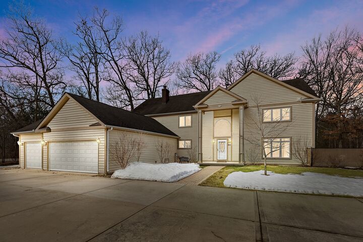 800 Blackhawk Lane  Riverwoods IL 60015 photo