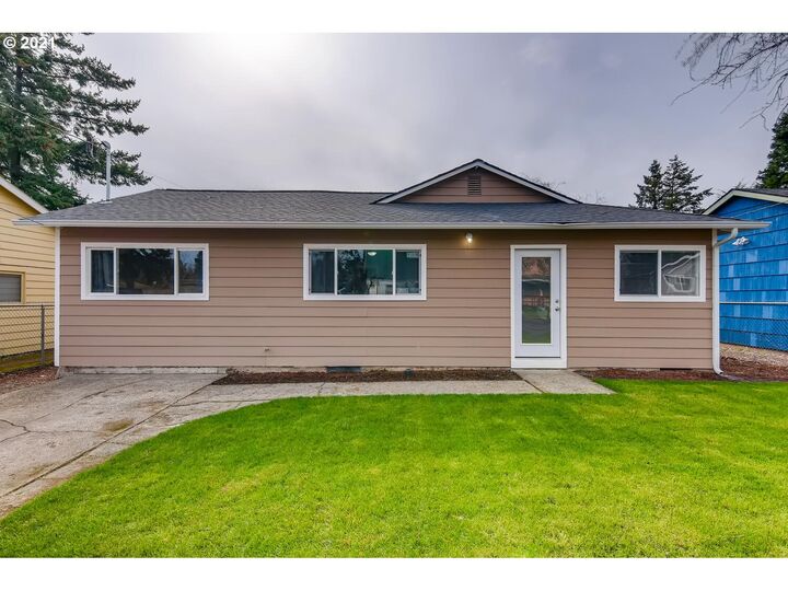 10328 SE Insley St  Portland OR 97266 photo