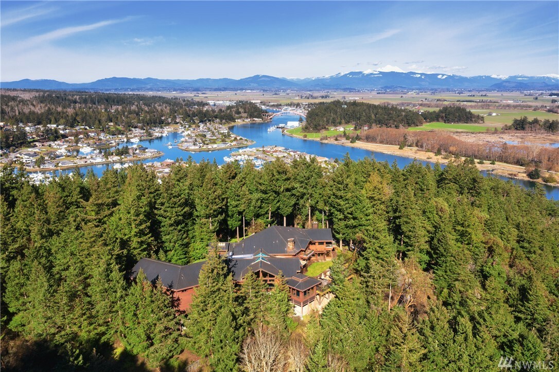 Property Photo: 1 Eagles Nest Dr WA 98257