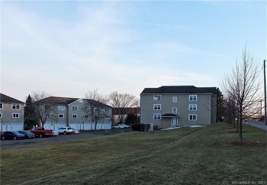 Property Photo:  1241 East Street D3  CT 06053 