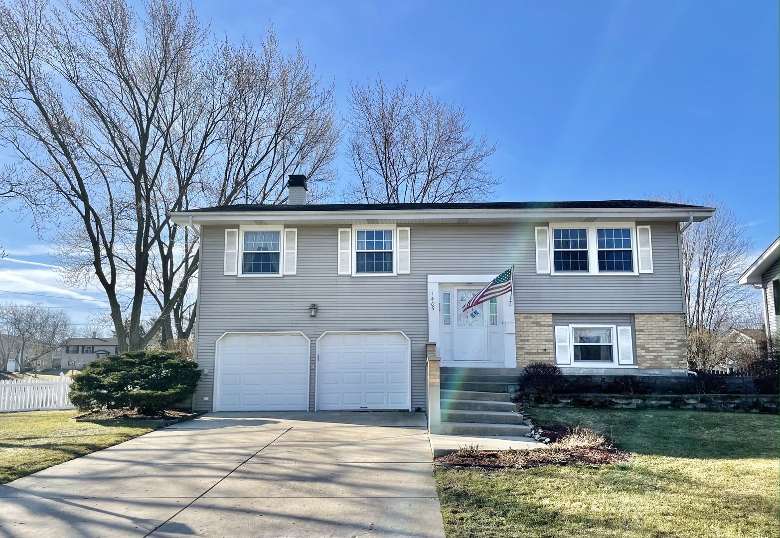 Property Photo: 1405 Rosedale Lane IL 60169
