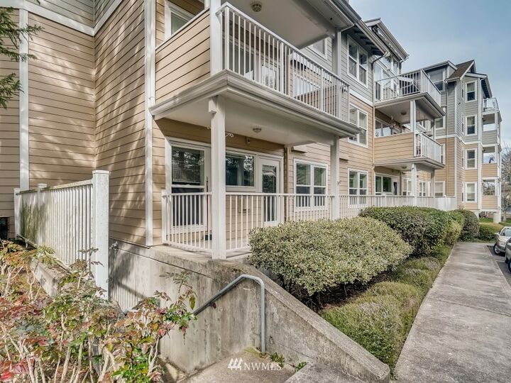 Property Photo:  22535 SE Highlander Circle 105  WA 98029