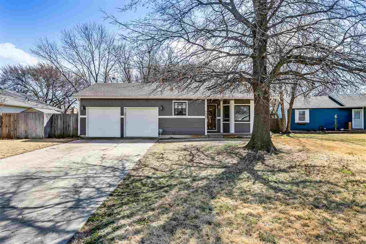 Property Photo:  2007 N Parkridge Ct  KS 67212 