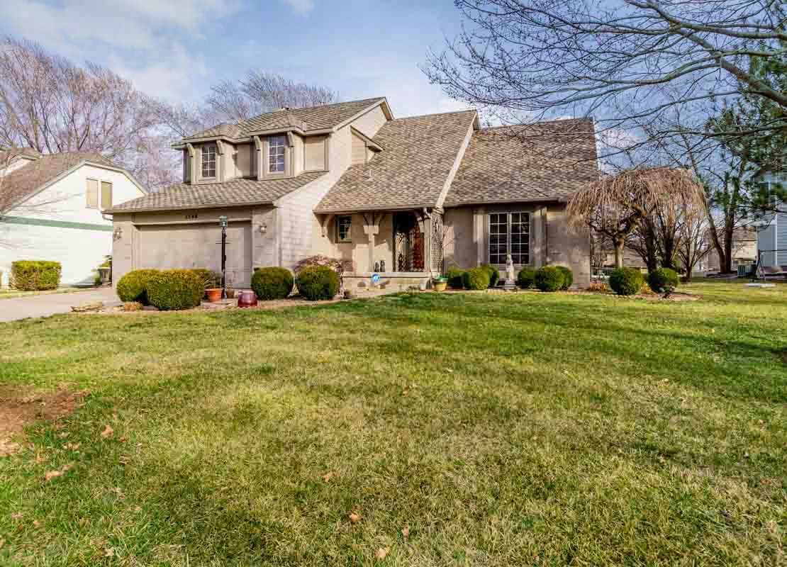 Property Photo: 1540 N Woodridge Dr KS 67206