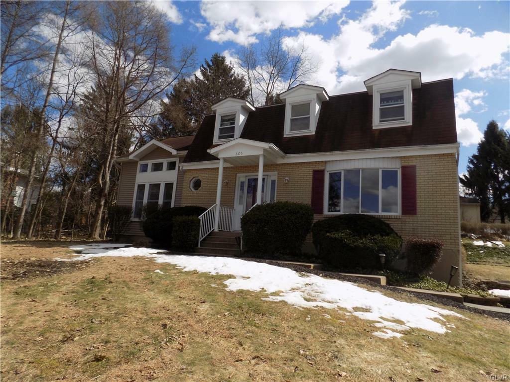 Property Photo:  605 Barnyard View  PA 18040 