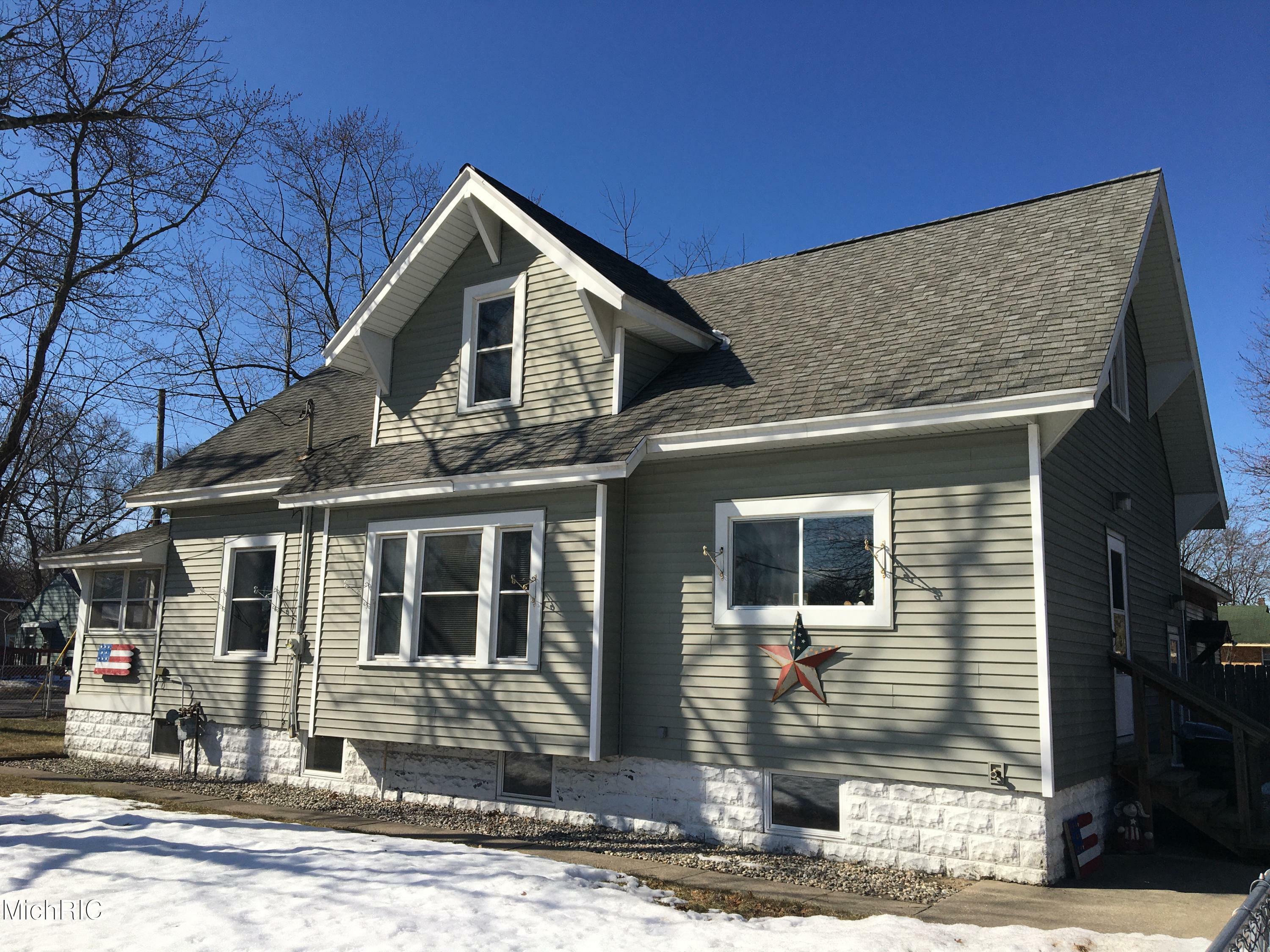 Property Photo:  1090 E Apple Avenue  MI 49442 