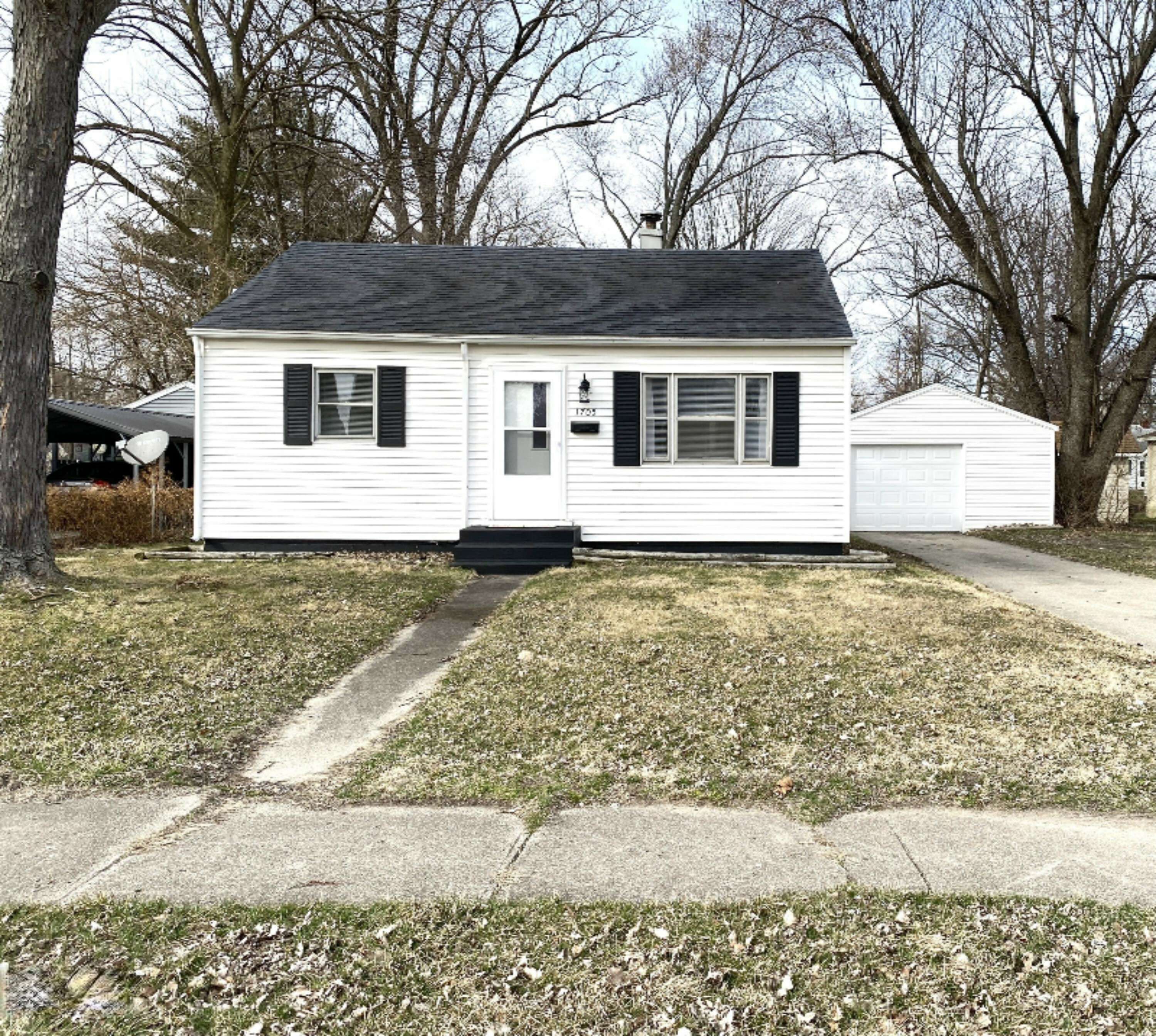 Property Photo:  1705 Sycamore Street  MI 49120 